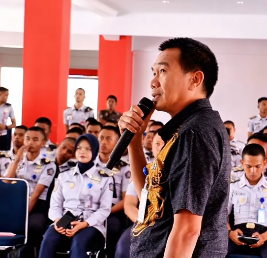 Gelar "Buku Pelaut Goes to Campus" di Poltekpel Barombong, KSOP Utama Makassar Jemput Bola Tingkatkan Kualitas Layanan